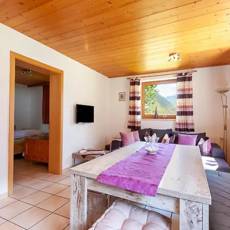Daire Comfortable In With Garden Mayrhofen
