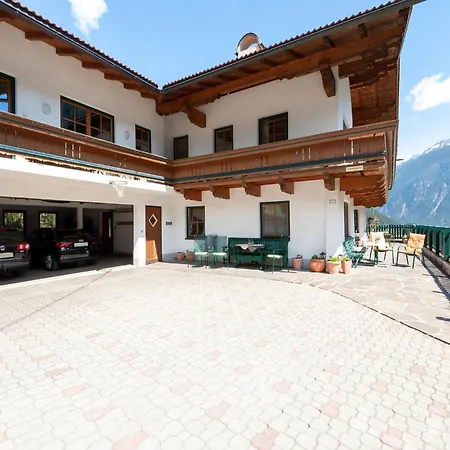 Comfortable In With Garden Apartment Mayrhofen
