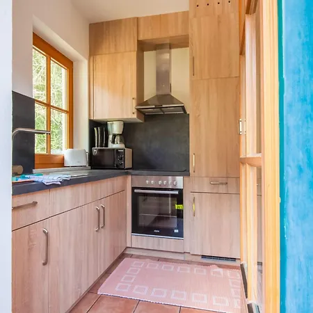 Comfortable In With Garden Apartment