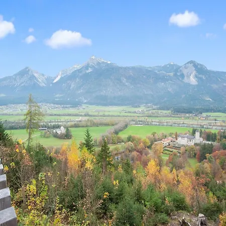 Comfortable In With Garden Lägenhet