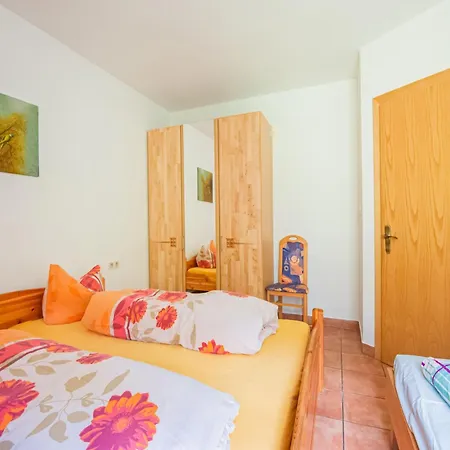 Lägenhet Comfortable In With Garden