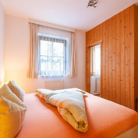 Comfortable In With Garden Lägenhet